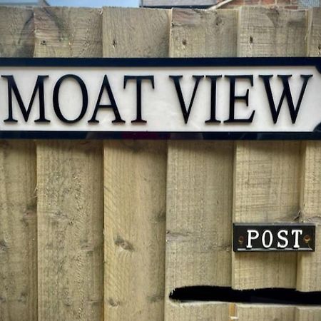 Moat View Free Parking, Central, Ev Plug ยอร์ค ภายนอก รูปภาพ