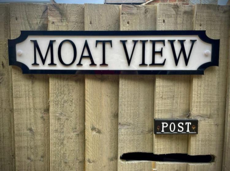 Moat View Free Parking, Central, Ev Plug ยอร์ค ภายนอก รูปภาพ